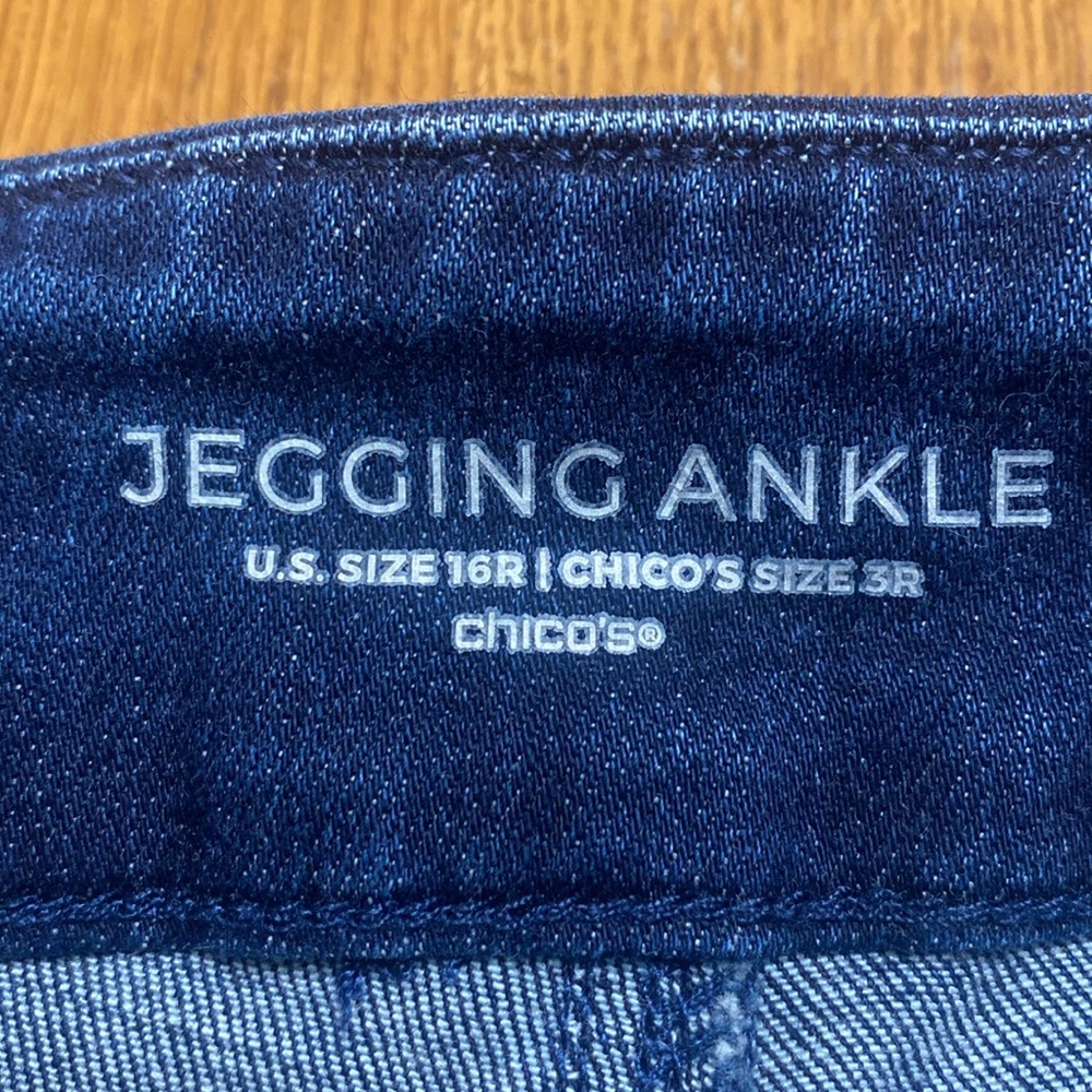 Chico's Blue Cropped Ankle Pants Stylish Comfort - Picture 7 of 8